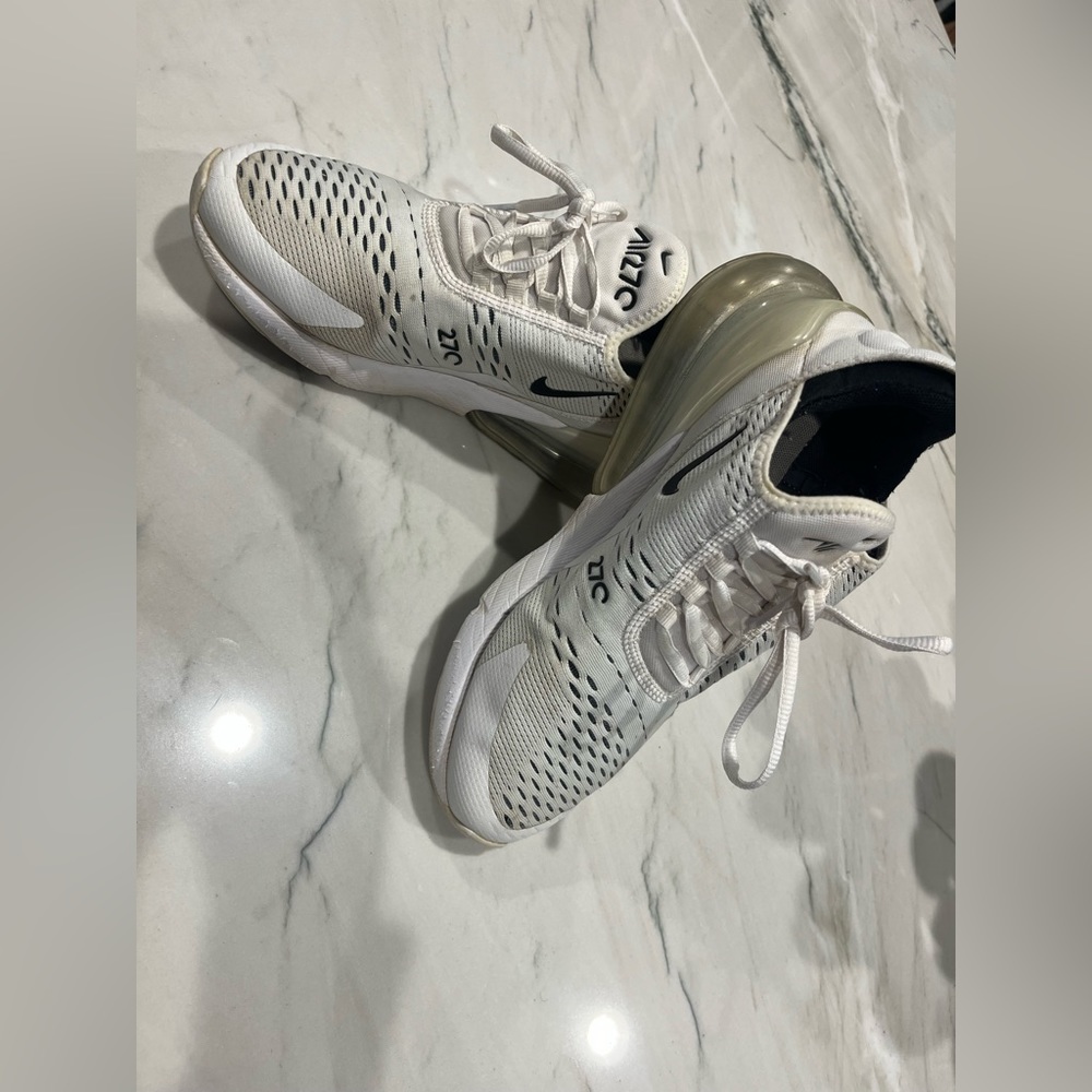 I’m selling a pair of Nike 270, white, woman’s size 8.